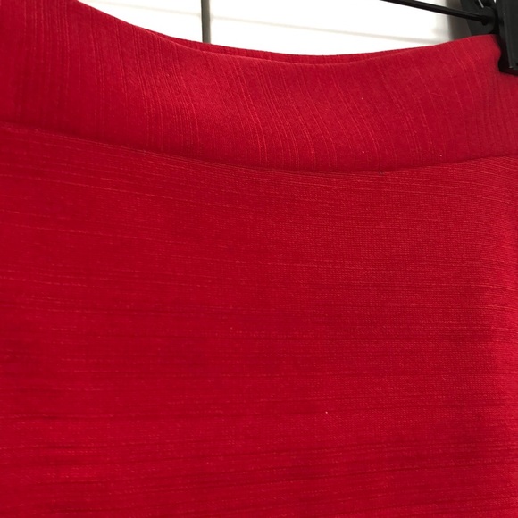 Black Halo midi skirt - Picture 3 of 3